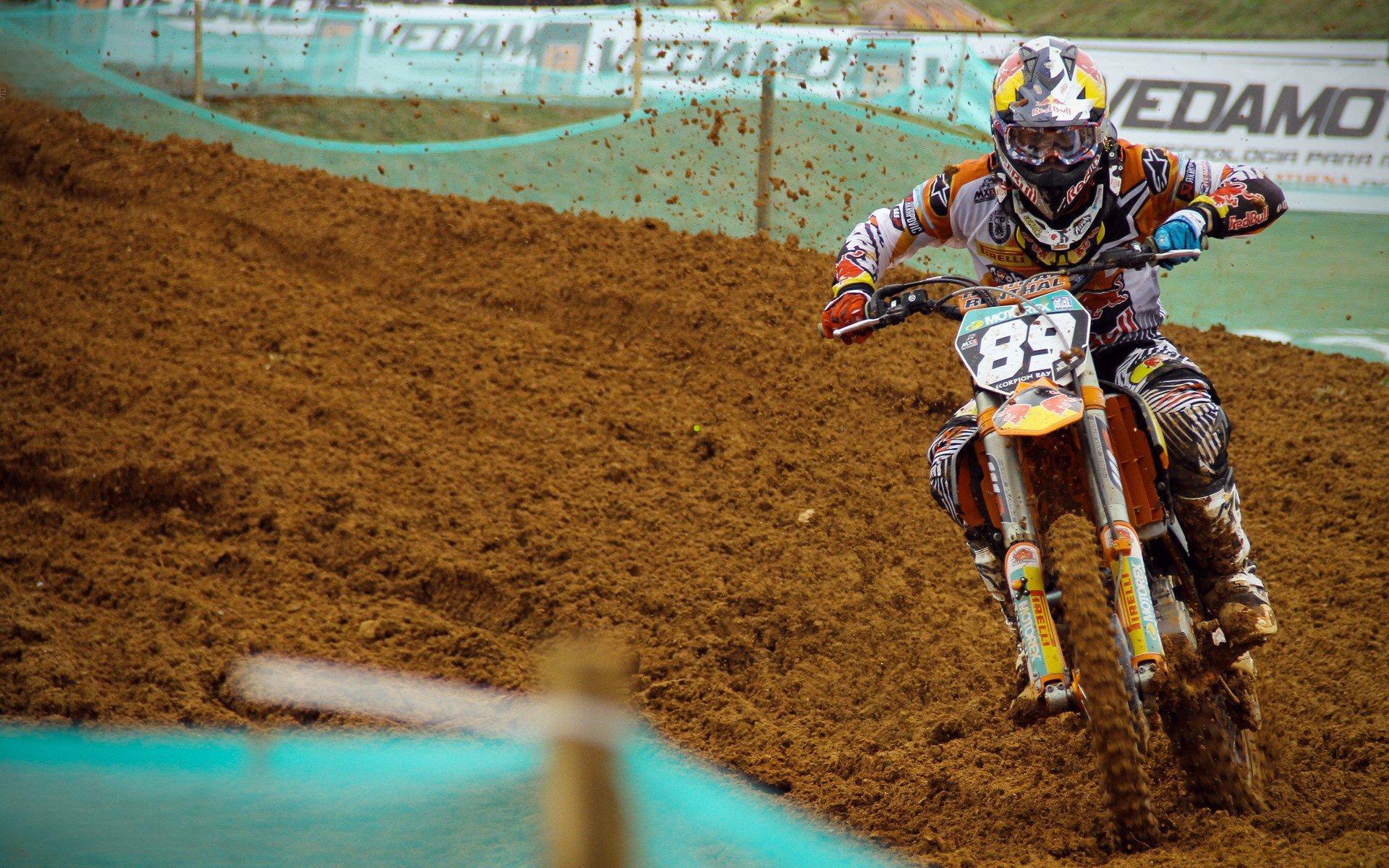 开云体育官网:西莱森七个月后肠穿孔康复重返赛场,36岁门神8次扑救力挽狂澜